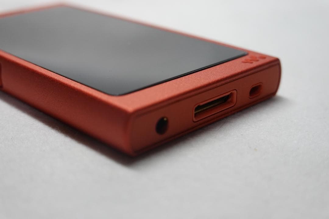 美品 ウォークマンNW-A46 トワイライトレッド　ハイレゾ/ノイキャンイヤホン