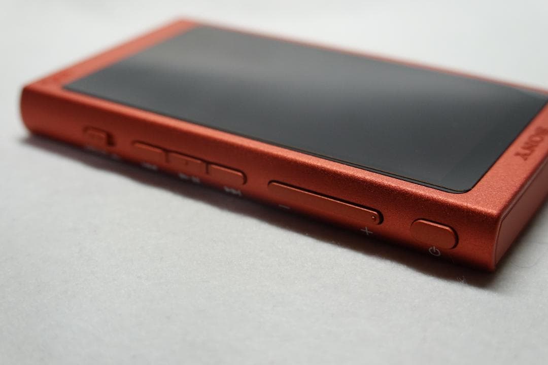 美品 ウォークマンNW-A46 トワイライトレッド　ハイレゾ/ノイキャンイヤホン