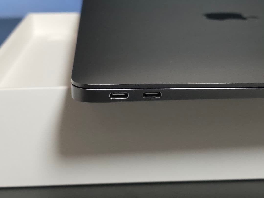 美品 MacBook Air 2018 13インチ スペースグレー 箱あり