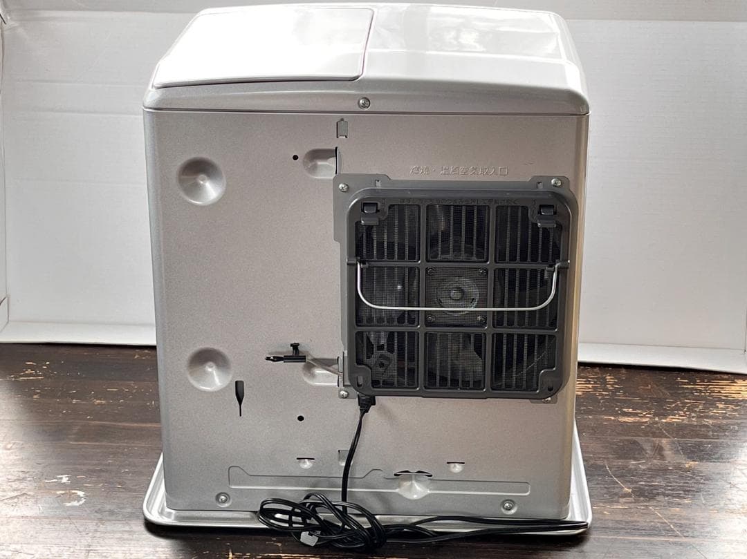 未使用品　現品限り　ブルーヒーター　９ℓ　日本製　プラチナシルバー