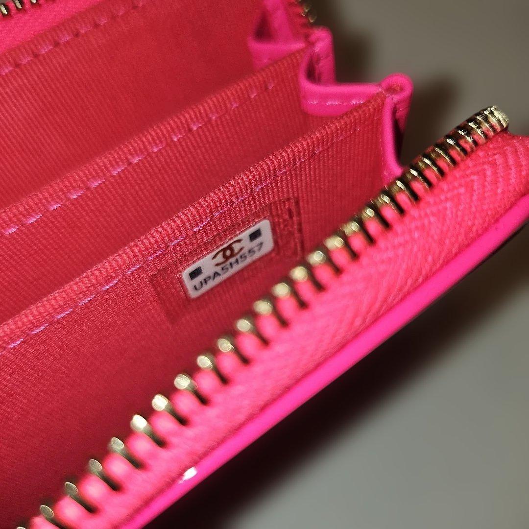 CHANELボーイシャネル　ネオンピンク 　キルティング エナメル　ケース