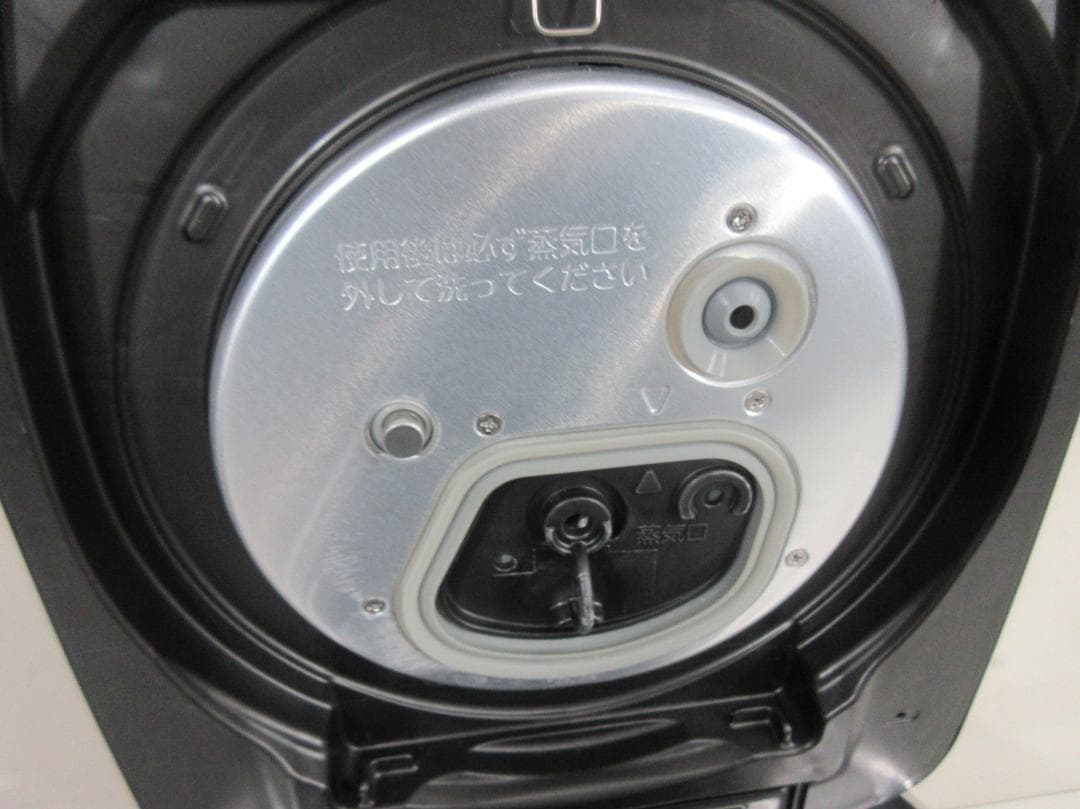 M1221Z 東芝 真空圧力IH炊飯器 5.5合炊 RC-10ZWT 2022年