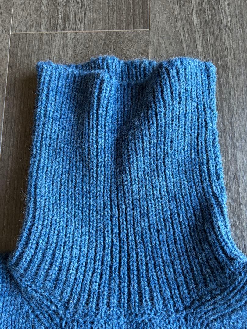 INVERALLAN ブルー タートルネック ニット インバーアラン