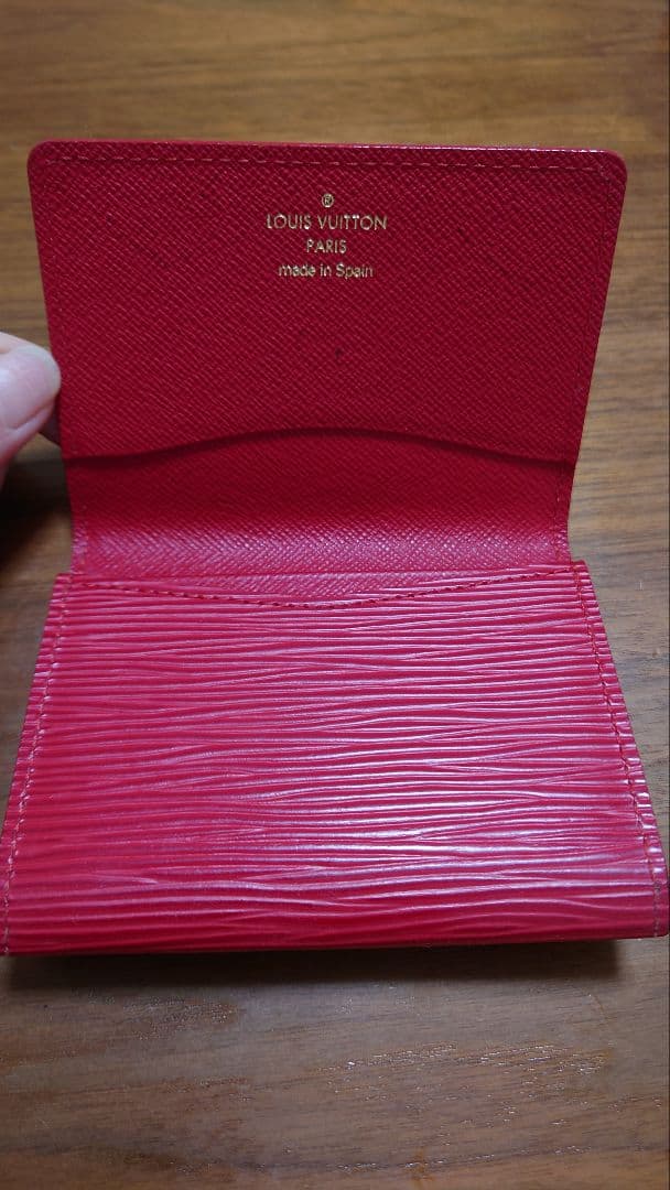 ヴィトン エピ カードケース