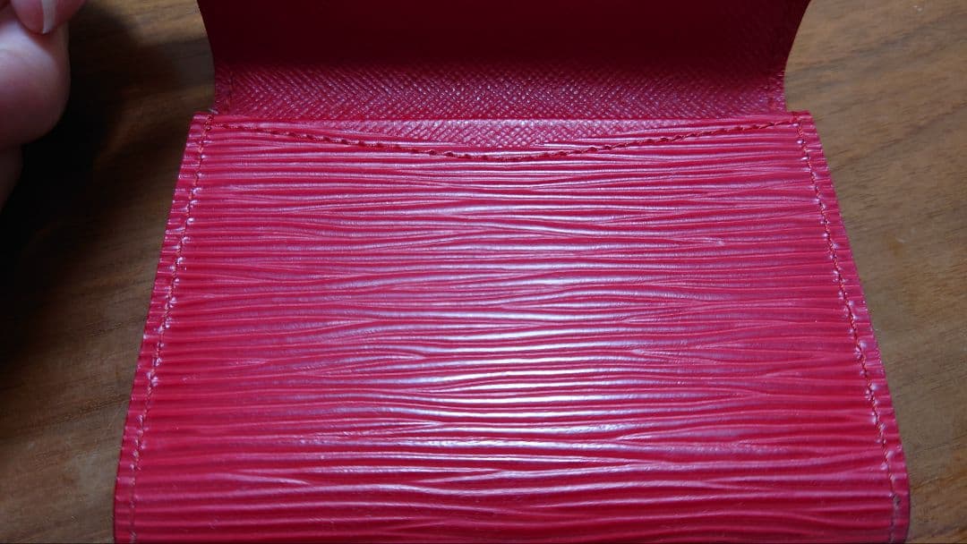 ヴィトン エピ カードケース