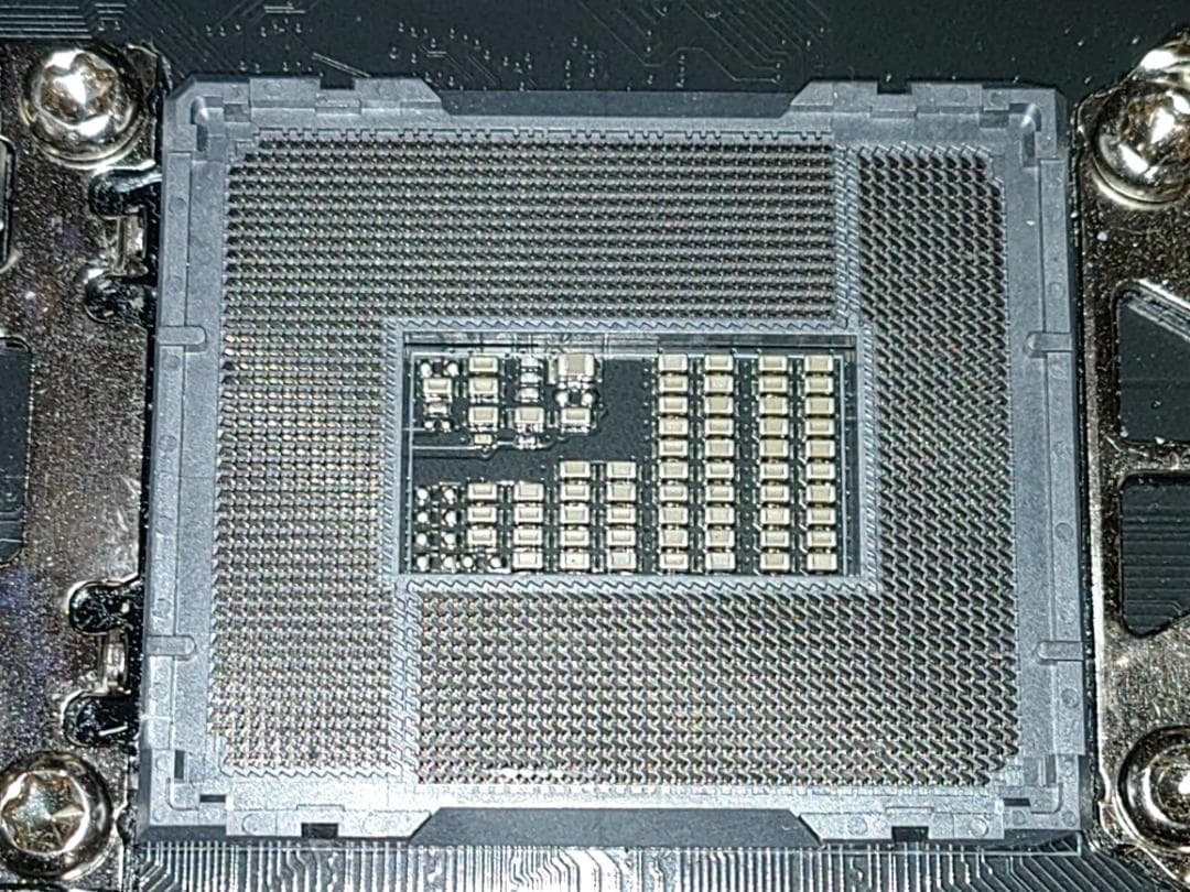 たかし83歳 TUF GAMING B760M-PLUS IIマザボ難あり