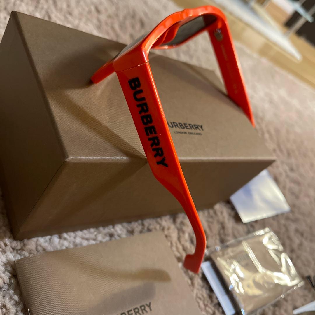 済　BURBERRY オレンジ サングラス 付属品付き