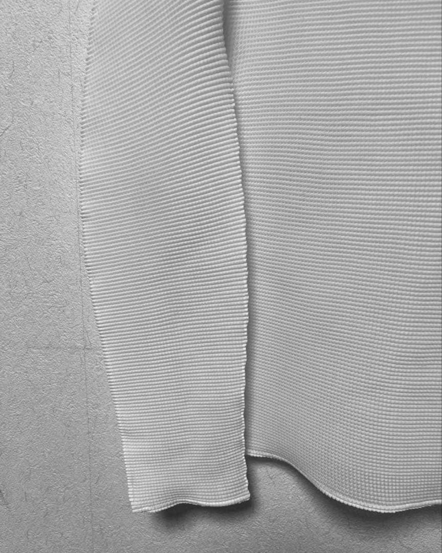 【美品♡】イッセイミヤケ　ミー　プリーツ　白 タートルネック 長袖