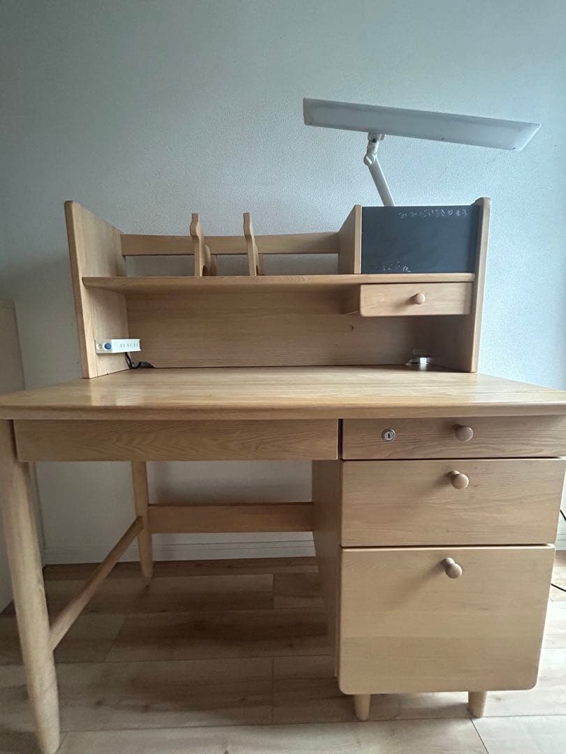 木製ナチュラルデザイン学習机　無垢材　ダーラナホース　北欧デザイン
