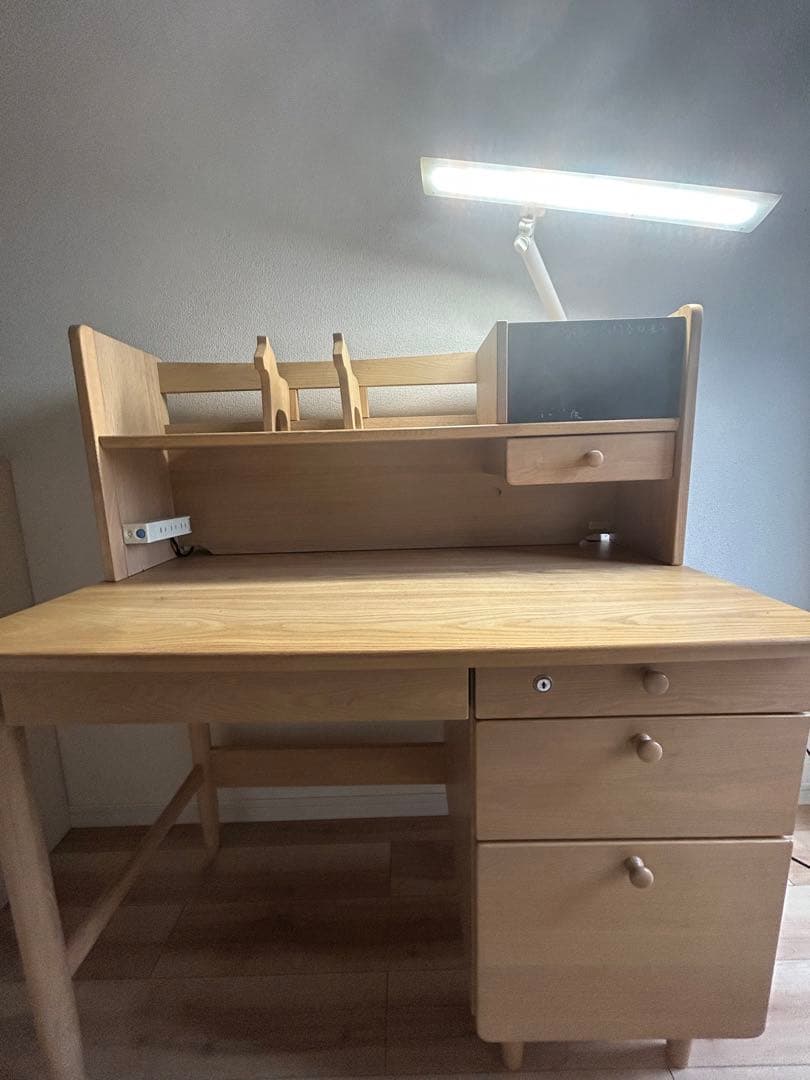 木製ナチュラルデザイン学習机　無垢材　ダーラナホース　北欧デザイン