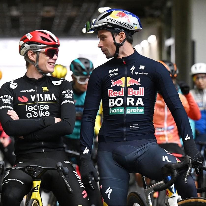 選手支給品 レッドブルボーラハンスグローエ ソフトシェルジャケット プロチーム