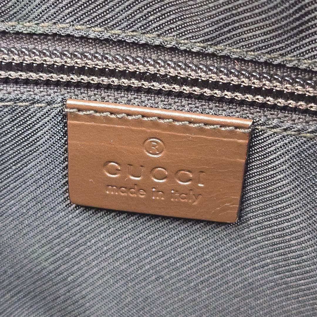 ほぼ未使用 GUCCI クラッチバッグ GG キャンバス レザー