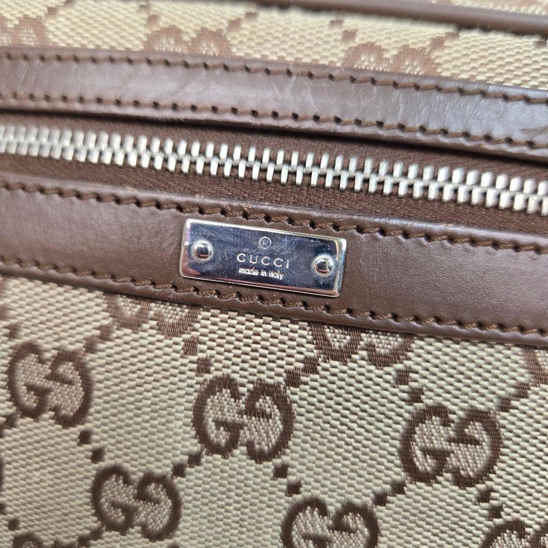 ほぼ未使用 GUCCI クラッチバッグ GG キャンバス レザー
