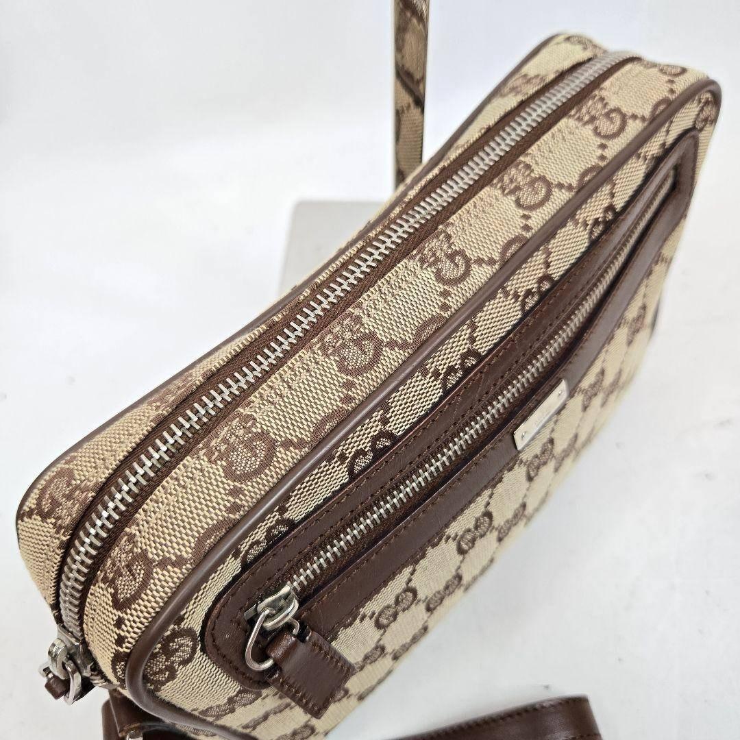 ほぼ未使用 GUCCI クラッチバッグ GG キャンバス レザー