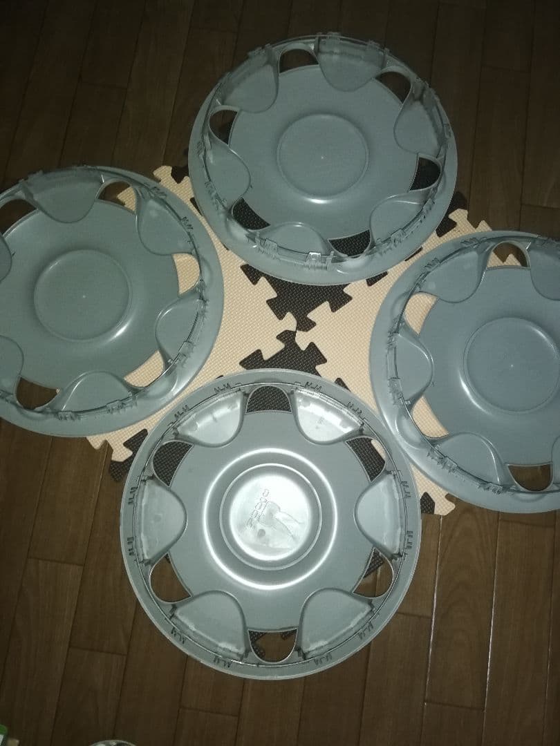 ホワイトラパンホイールカバー