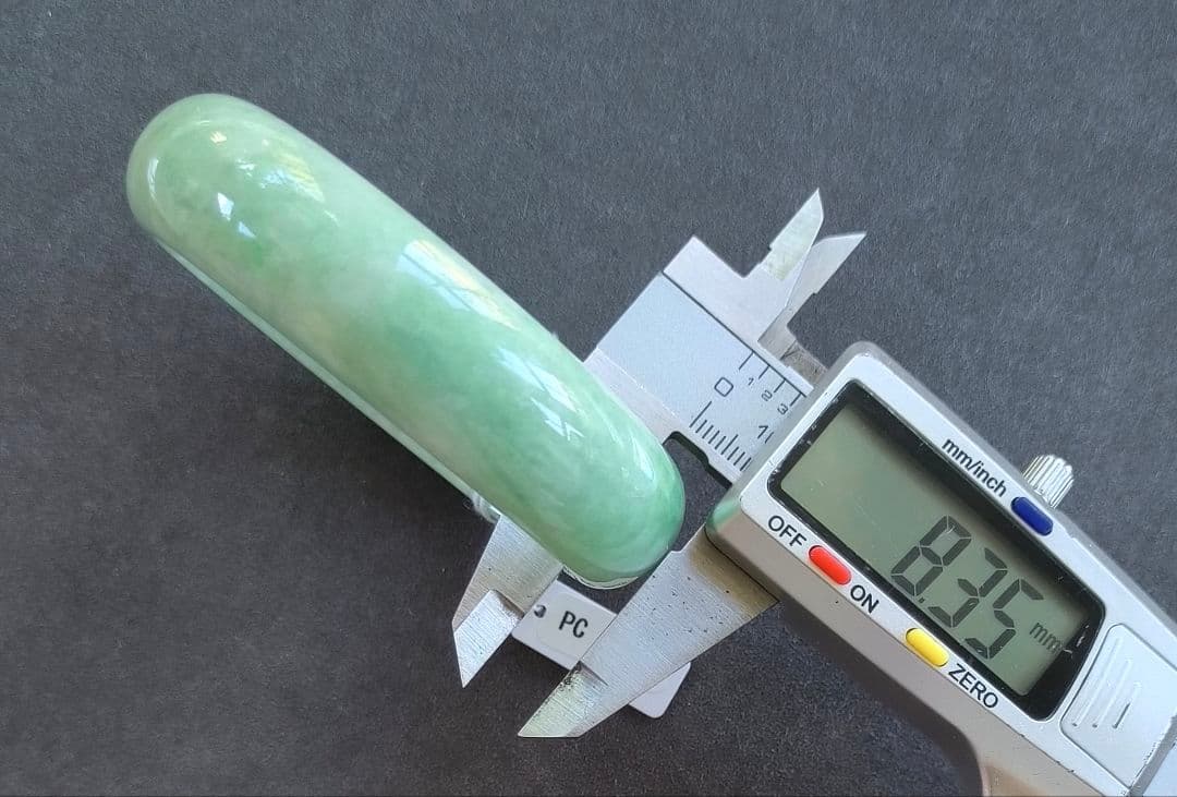 【日本鑑別書付:阳绿:大径】ミャンマー産本翡翠のバングル（内径61ミリ）8523