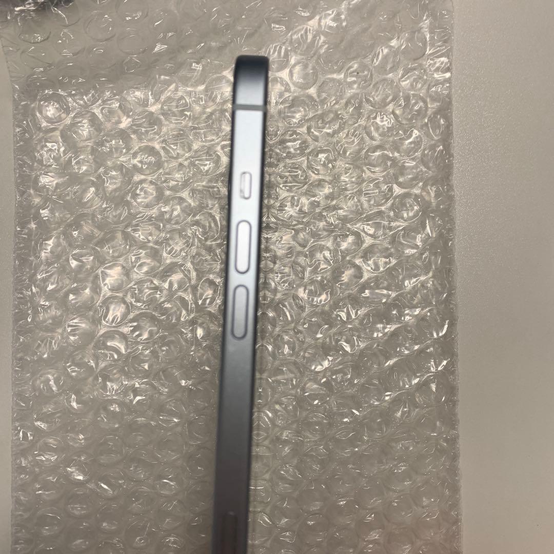 美品　iPhone15 256GB