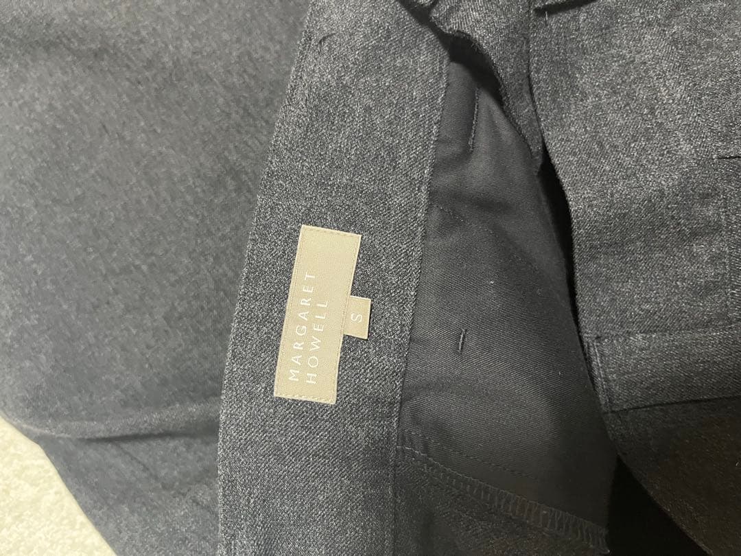 マーガレットハウエル チャコールグレー スラックス