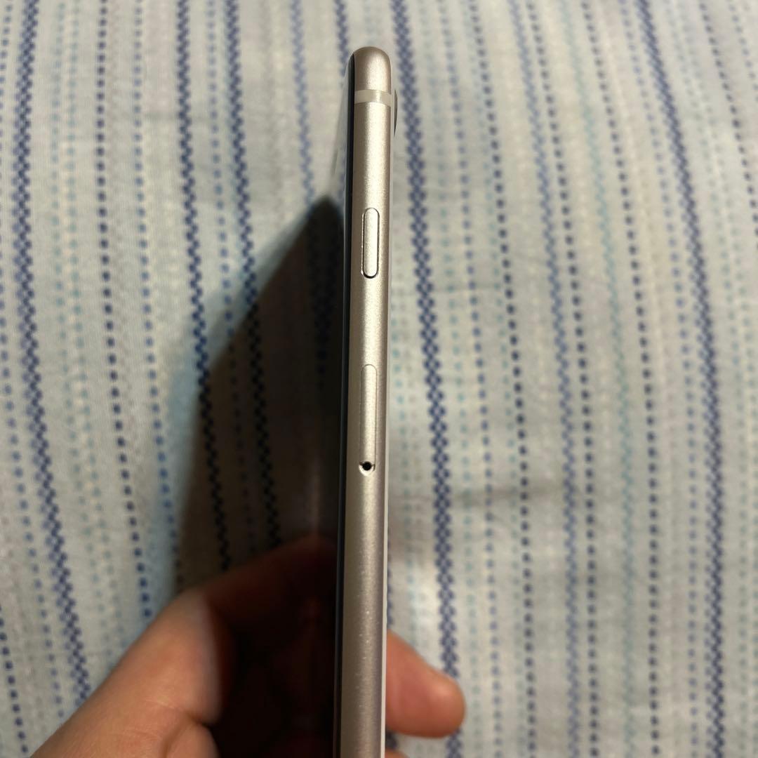 iPhone SE (第3世代) 64GB ホワイト SIMフリー　本体