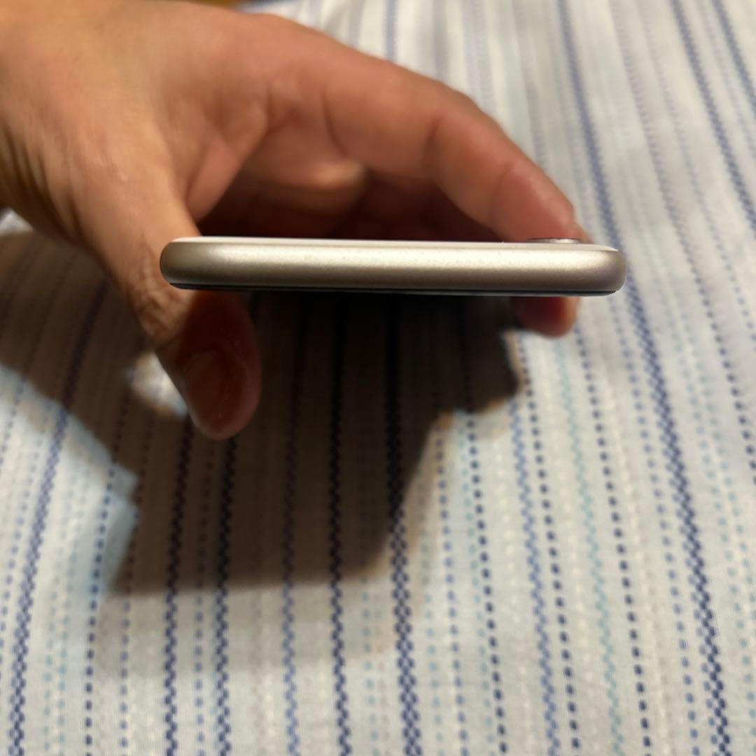 iPhone SE (第3世代) 64GB ホワイト SIMフリー　本体