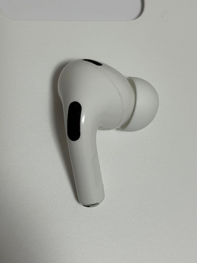 【美品】AirPodsPro2右耳ライトニング式片耳　イヤーチップ付中古