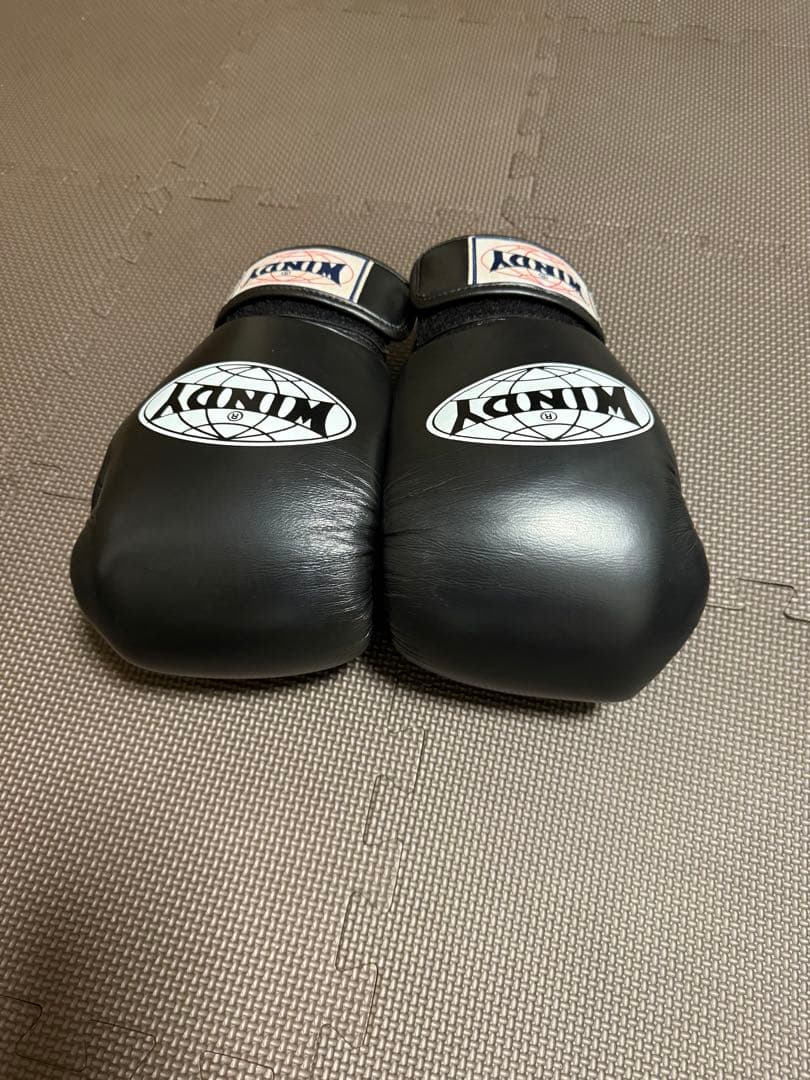 週末限定値下げ！！　windy ウィンディ　グローブ 8オンス