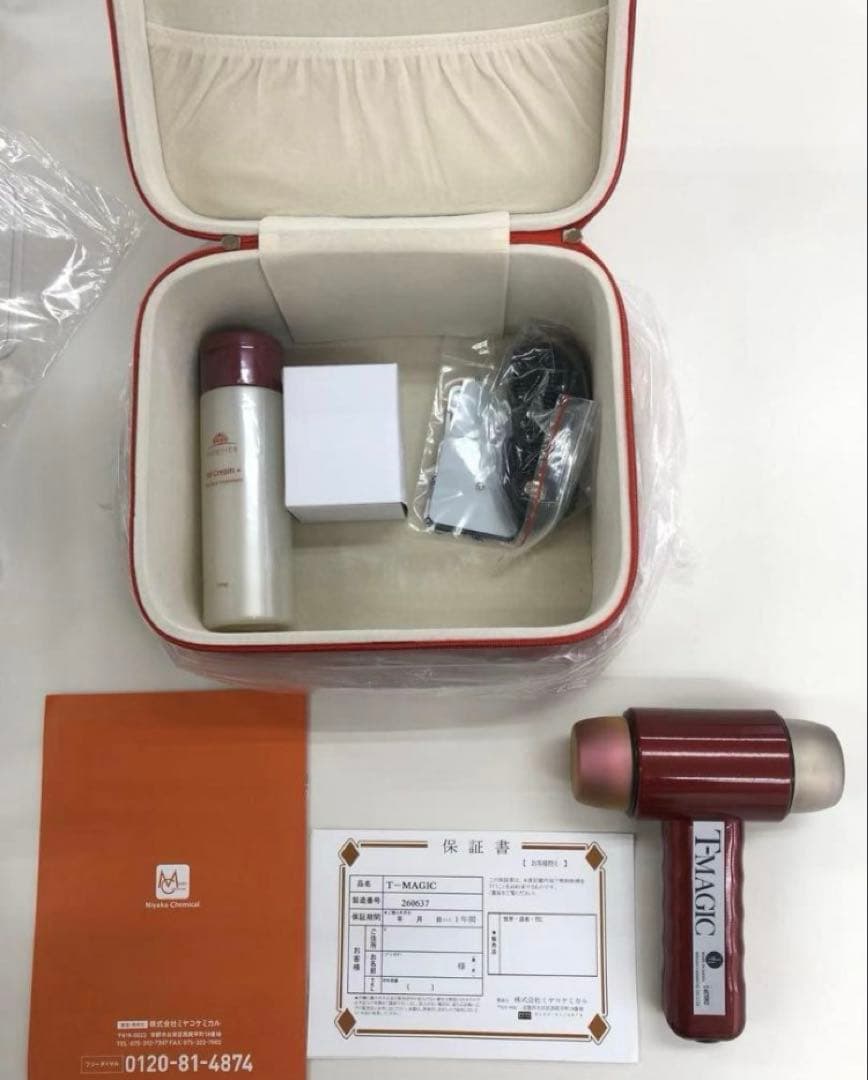 【新品・未使用】T-MAGIC ティーマジック 赤 美顔器 小顔　美容液付き