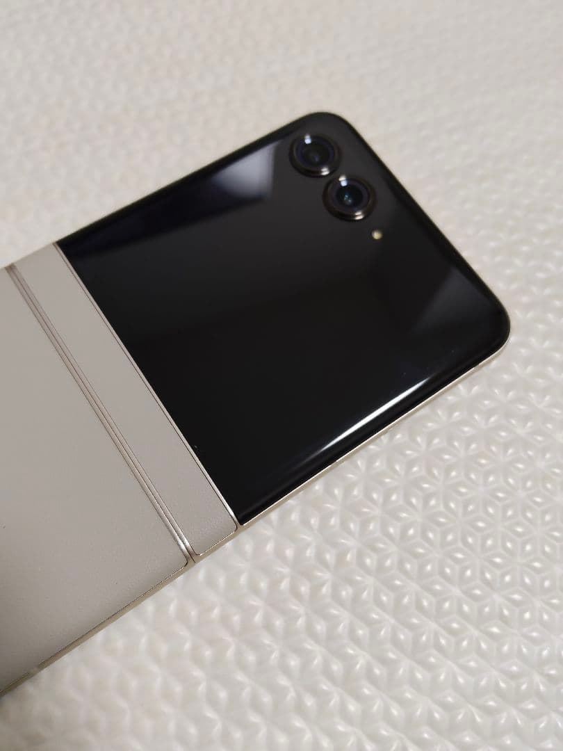 SIMフリー motorola razr 50 (512GB) サンドクリーム