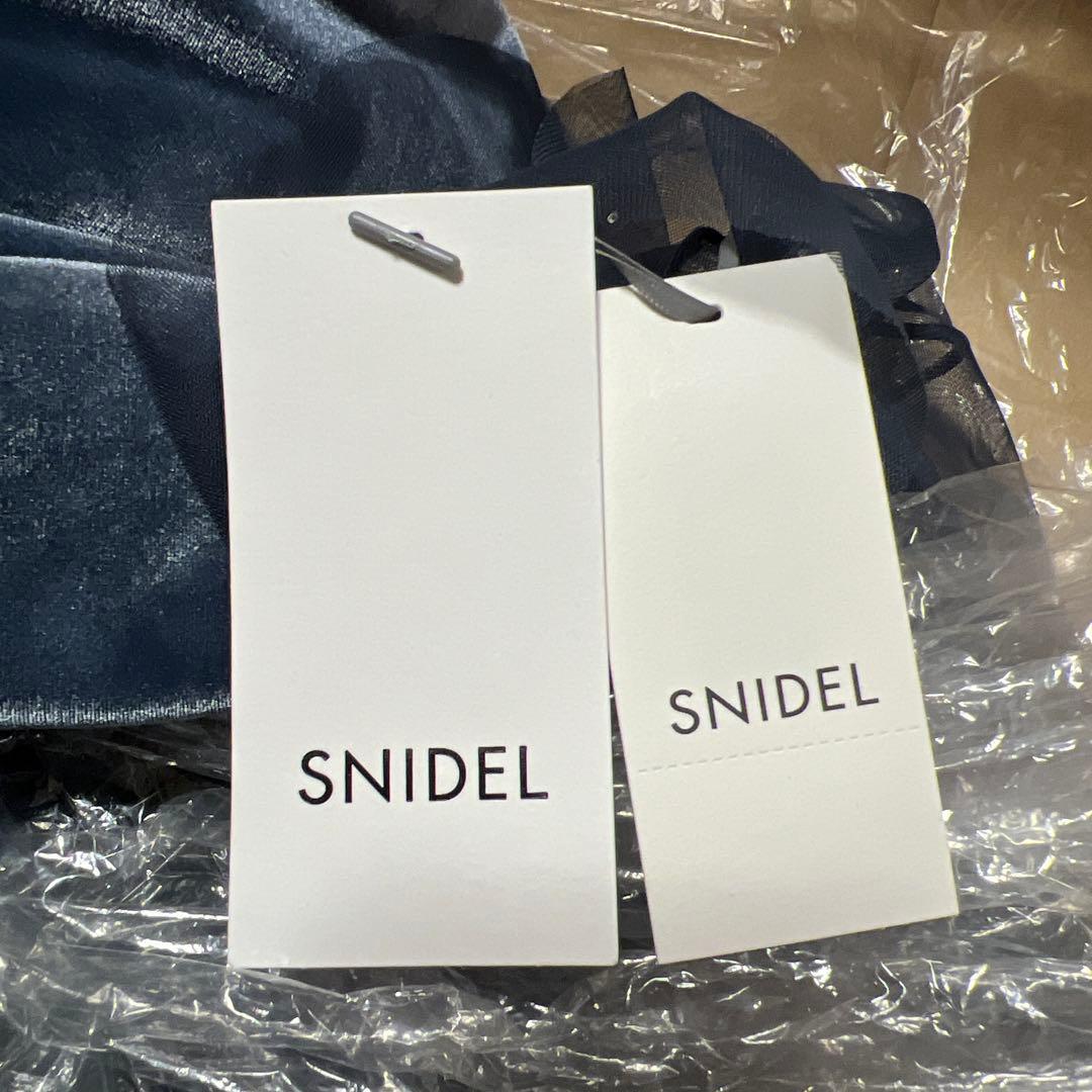 SNIDEL（スナイデル）シアードッキングベロアドレス （LBLU）