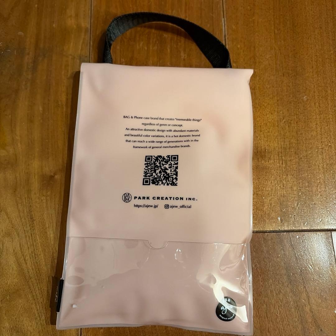 美品！ajew エジュー　スマホケース　red iPhone14、16e共通対応