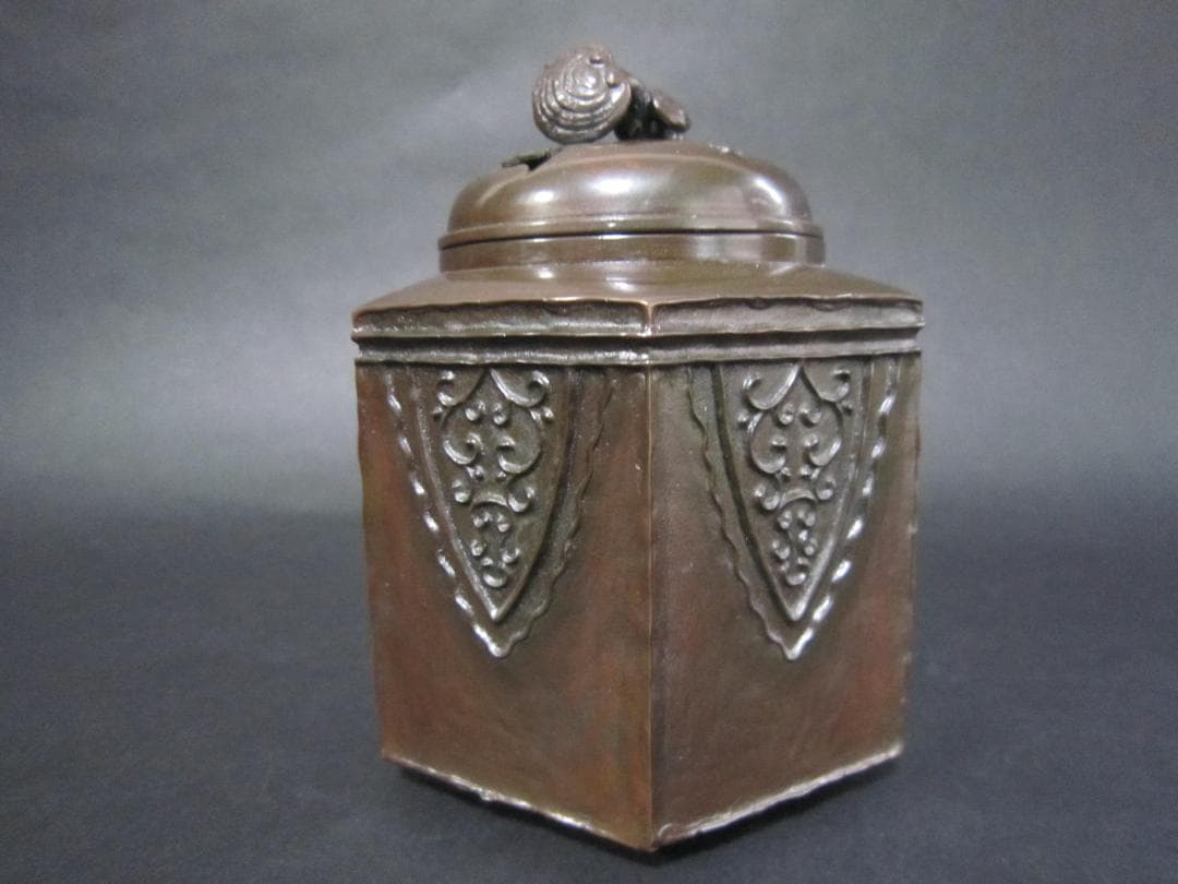 鋳銅香炉／六角三足香炉／霊芝摘　蝙蝠透彫／清富造　未使用