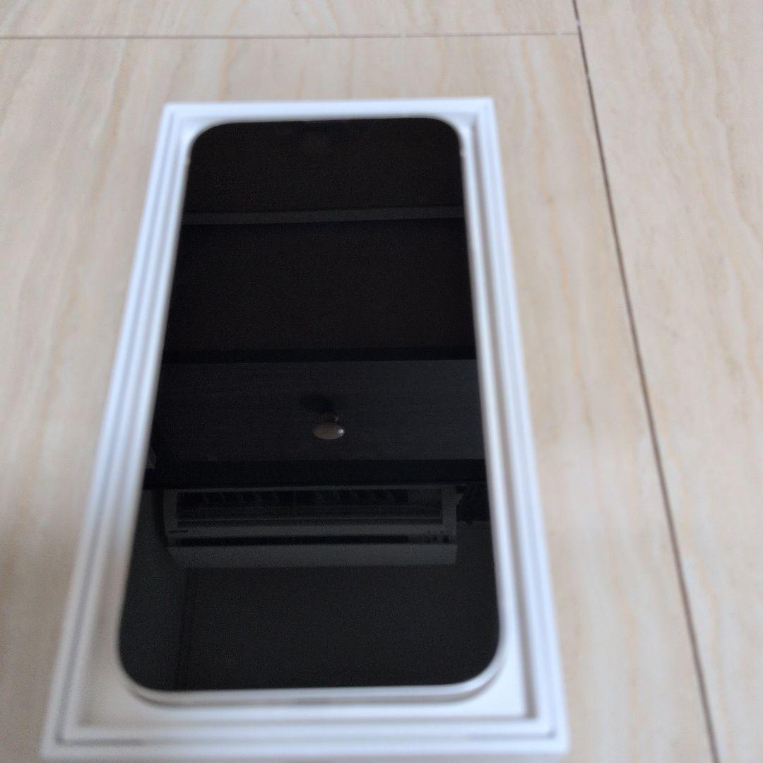 iPhone 13　本体256GB　バッテリー最大容量83%