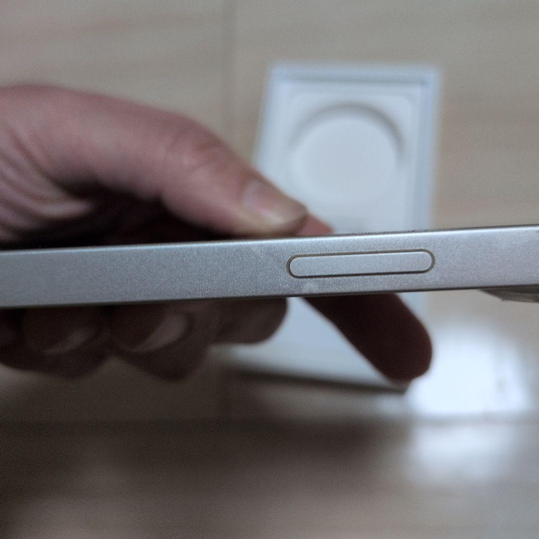 iPhone 13　本体256GB　バッテリー最大容量83%