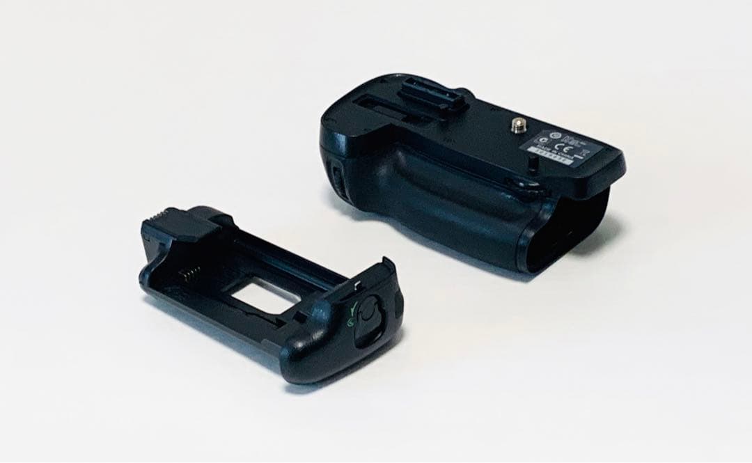 ☆撮影数220回以下☆Nikon D7200ボディマルチパックセットMB-D15