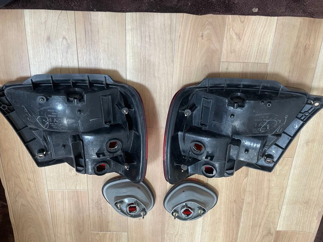 16アリスト　テールランプ