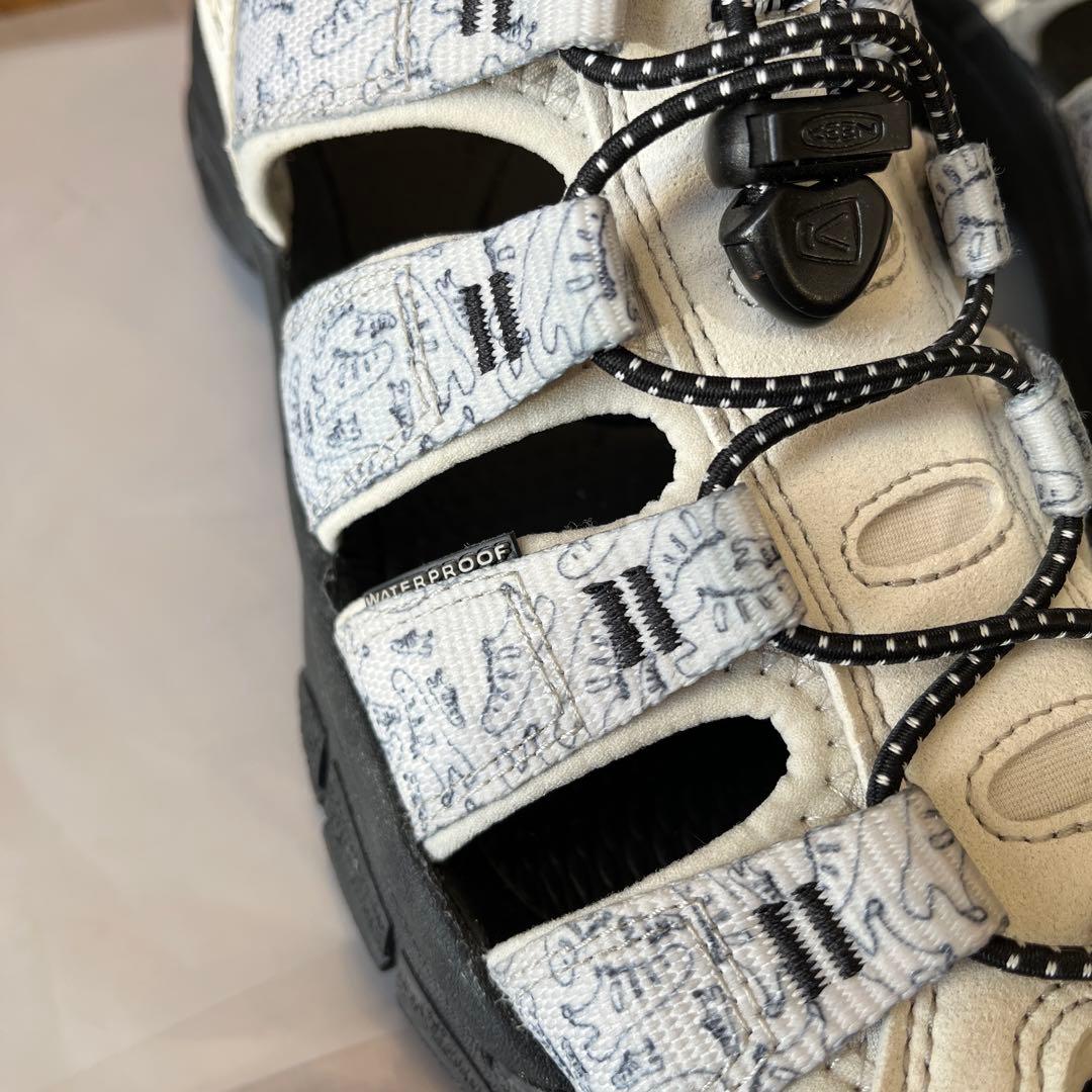 KEEN 防水スポーツサンダル ホワイト/ブラック２８.５cm