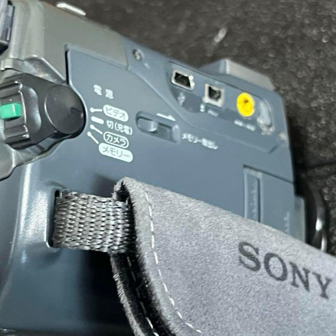 Sony Handycam ビデオカメラ DCR-TRV33