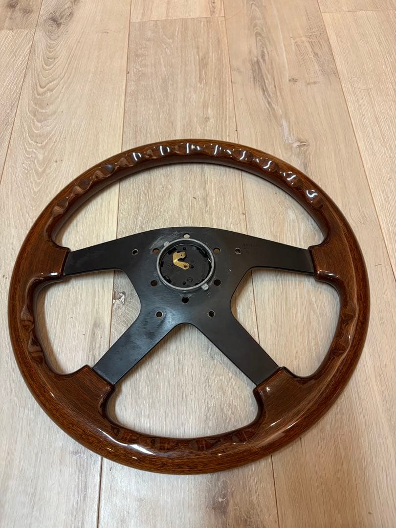 momo ウッド ステアリング イタリア製