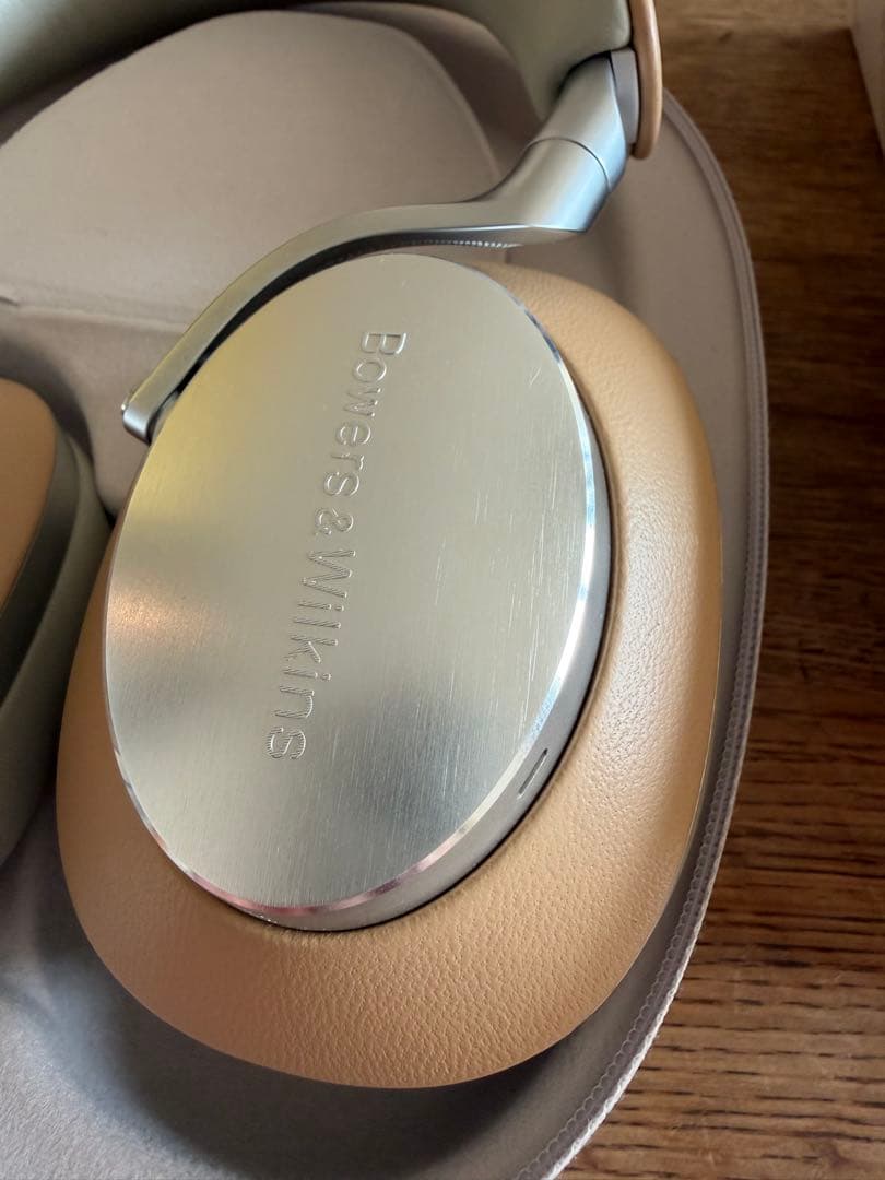 週末限定オークションBowers & Wilkins Px8 ヘッドホン　タン