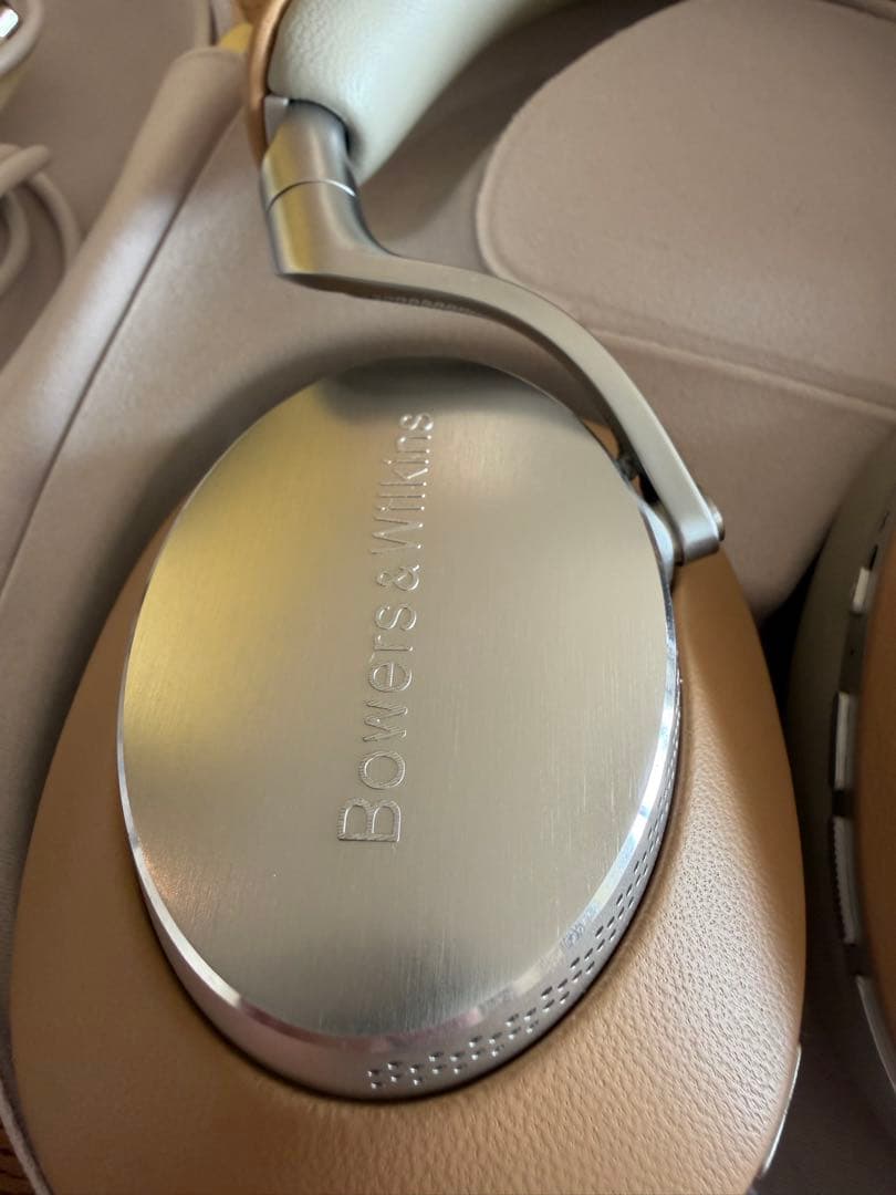 週末限定オークションBowers & Wilkins Px8 ヘッドホン　タン