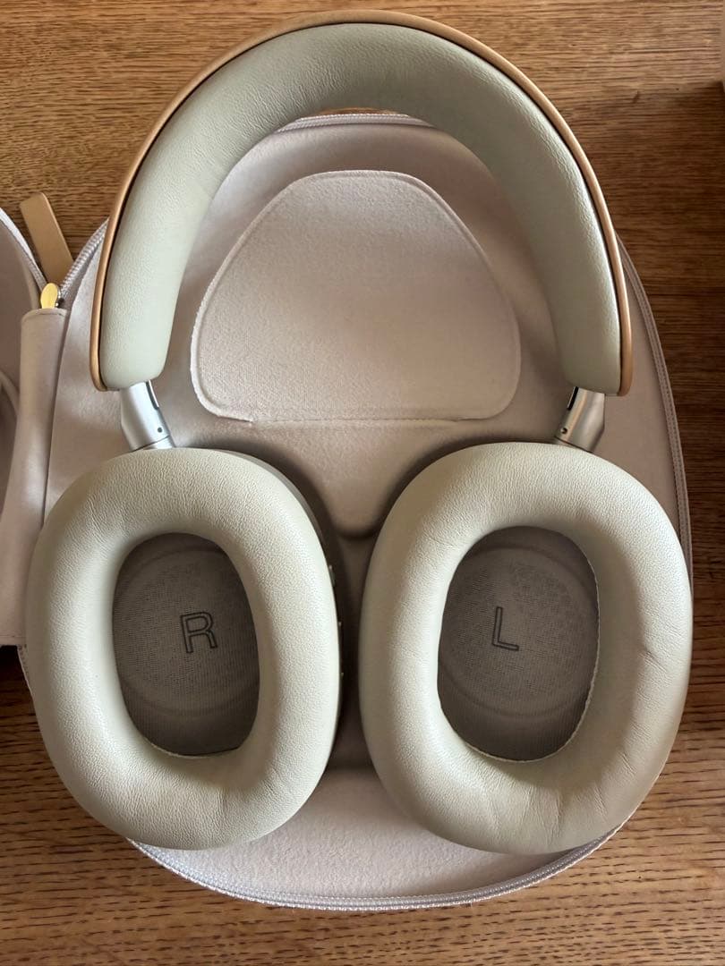 週末限定オークションBowers & Wilkins Px8 ヘッドホン　タン