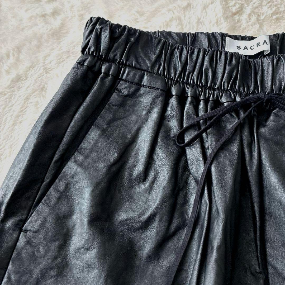 美品✨SACRA サクラ 23AW フェイクレザー ショート パンツ ブラック