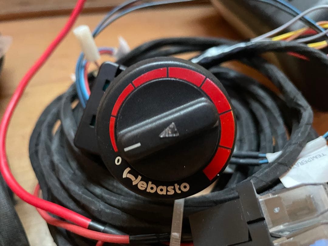 b*r様 K*.様 Webasto ベバスト　FFヒーター　AT2000STC