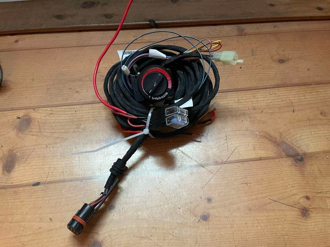 b*r様 K*.様 Webasto ベバスト　FFヒーター　AT2000STC