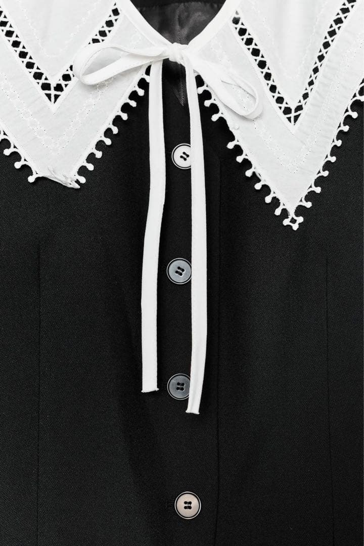 【ZARA】コントラストの効いた取り外し可能なネックブレザー