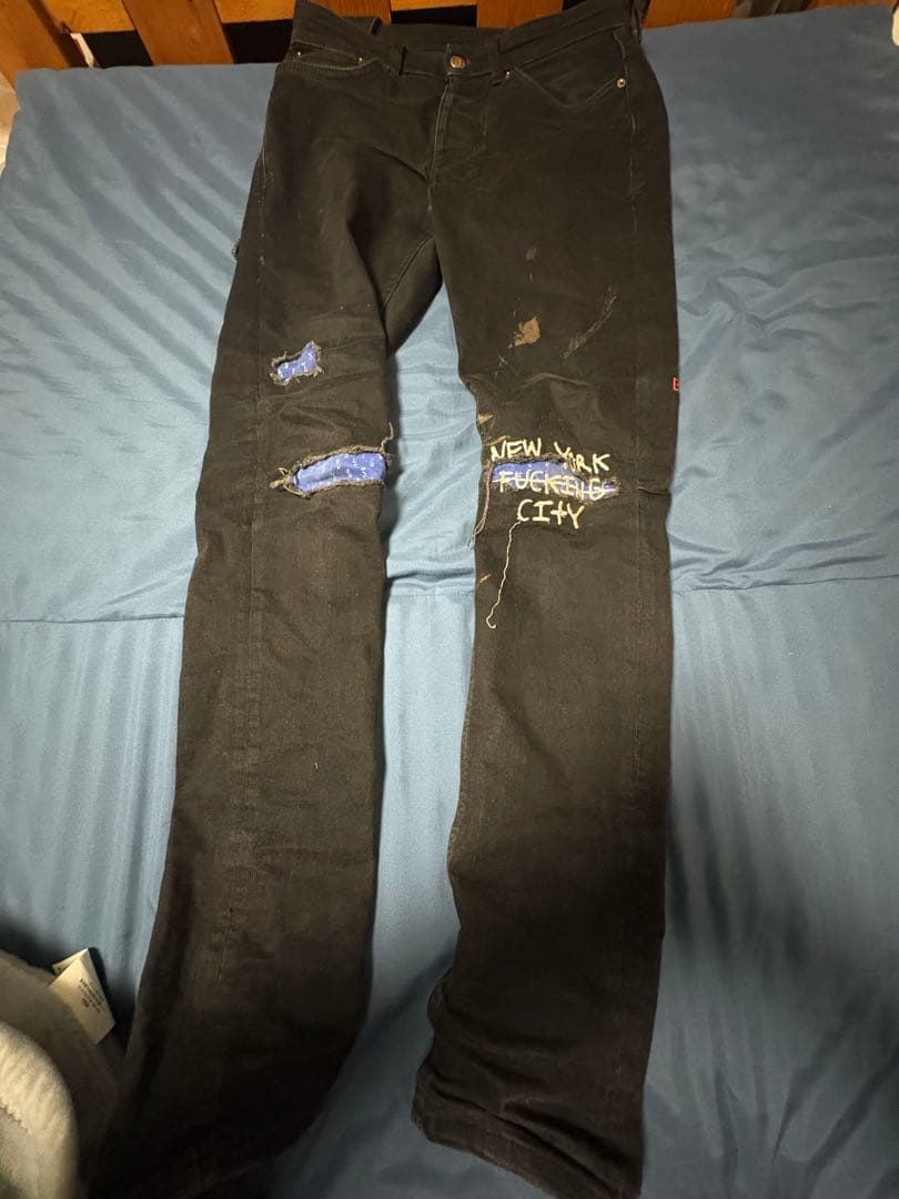 KSUBI ブラック スリムフィット デニムパンツ