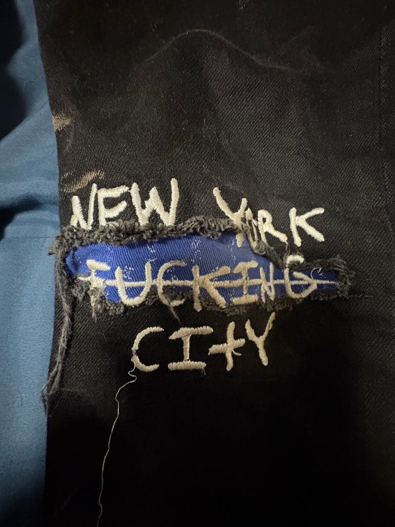 KSUBI ブラック スリムフィット デニムパンツ