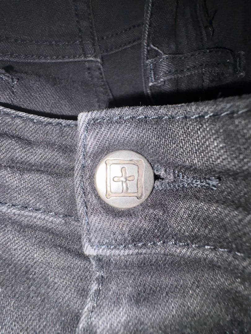 KSUBI ブラック スリムフィット デニムパンツ