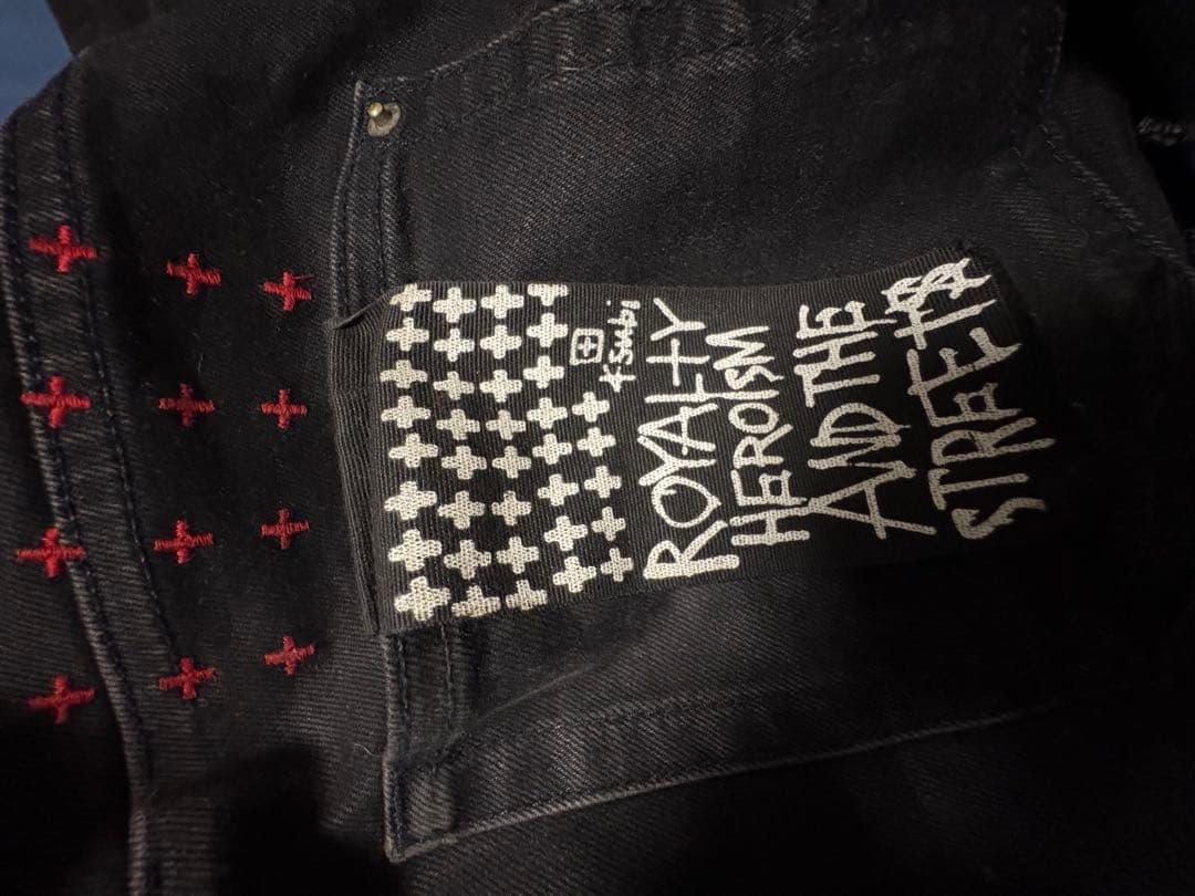 KSUBI ブラック スリムフィット デニムパンツ