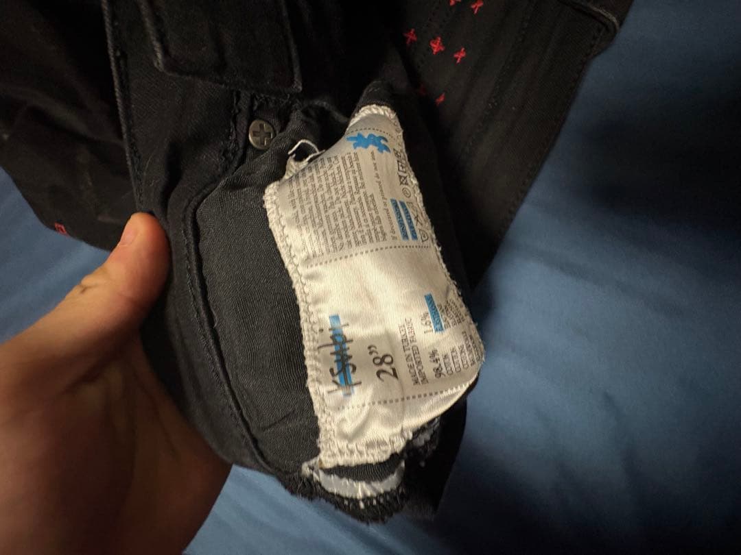 KSUBI ブラック スリムフィット デニムパンツ